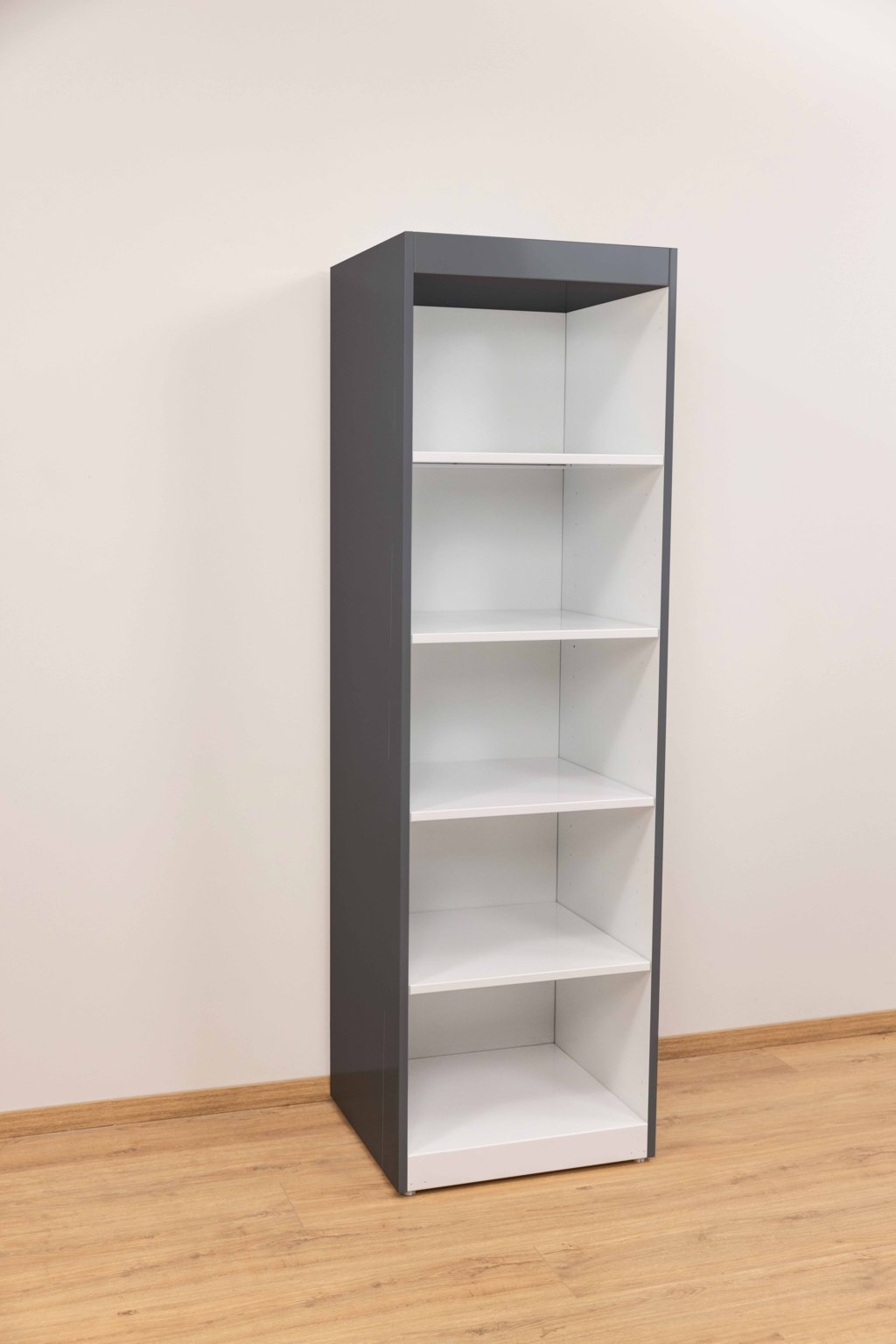 Scaffale per dispensa