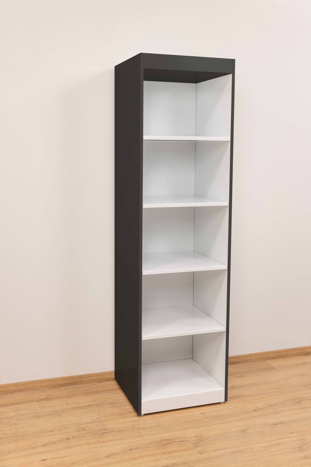 Scaffale per dispensa