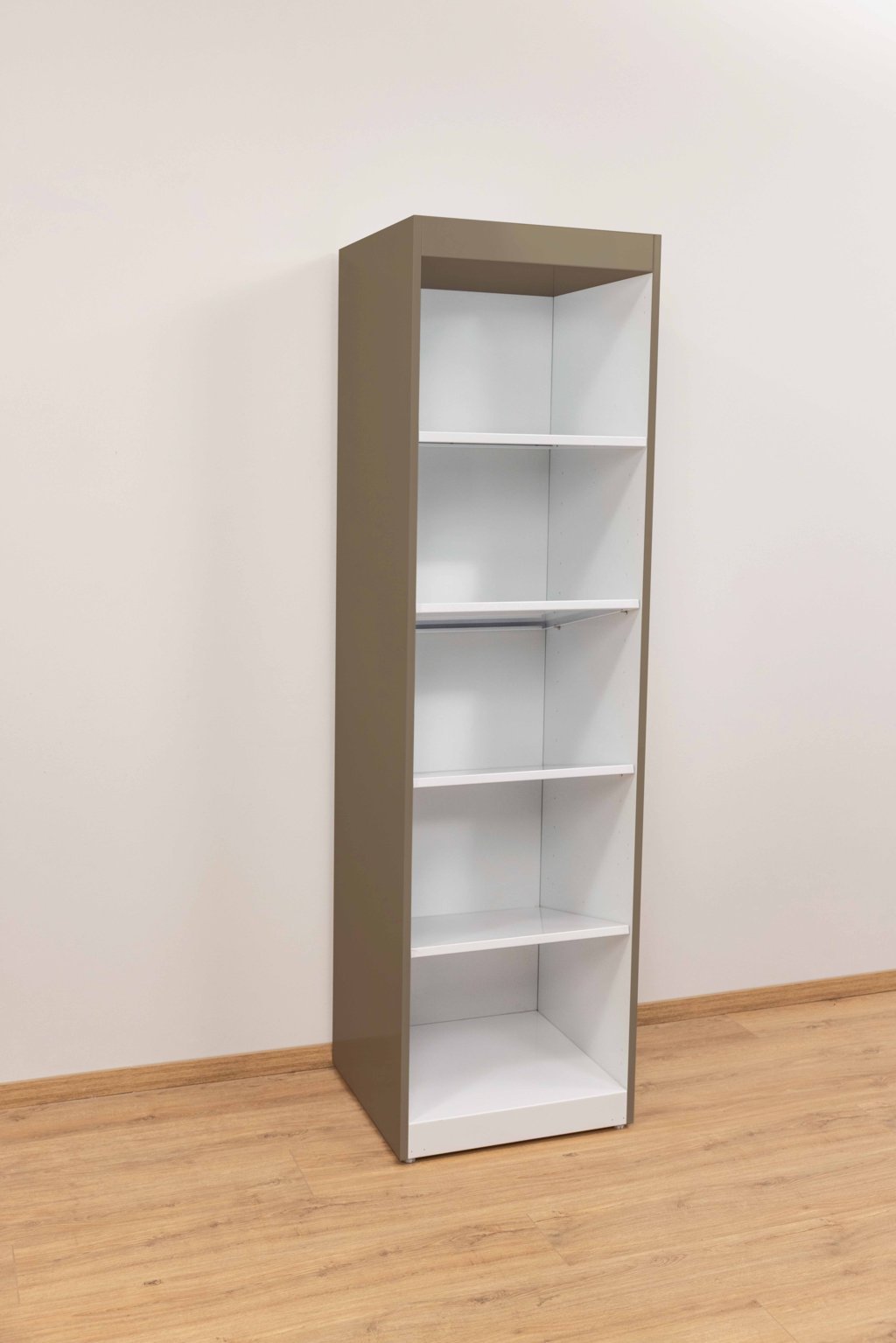 Scaffale per dispensa