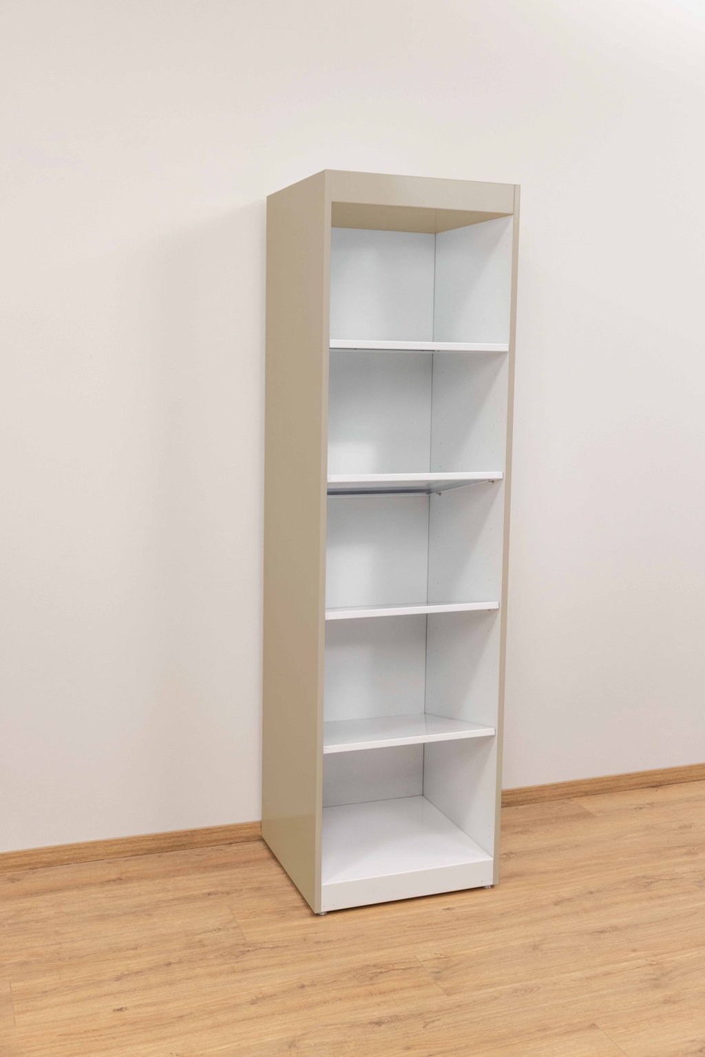 Scaffale per dispensa