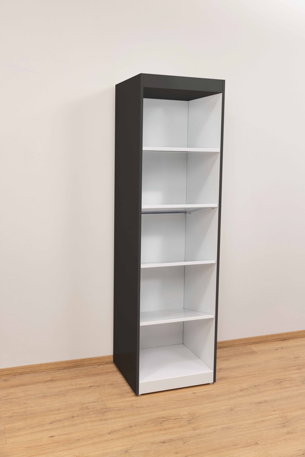 Scaffale per dispensa