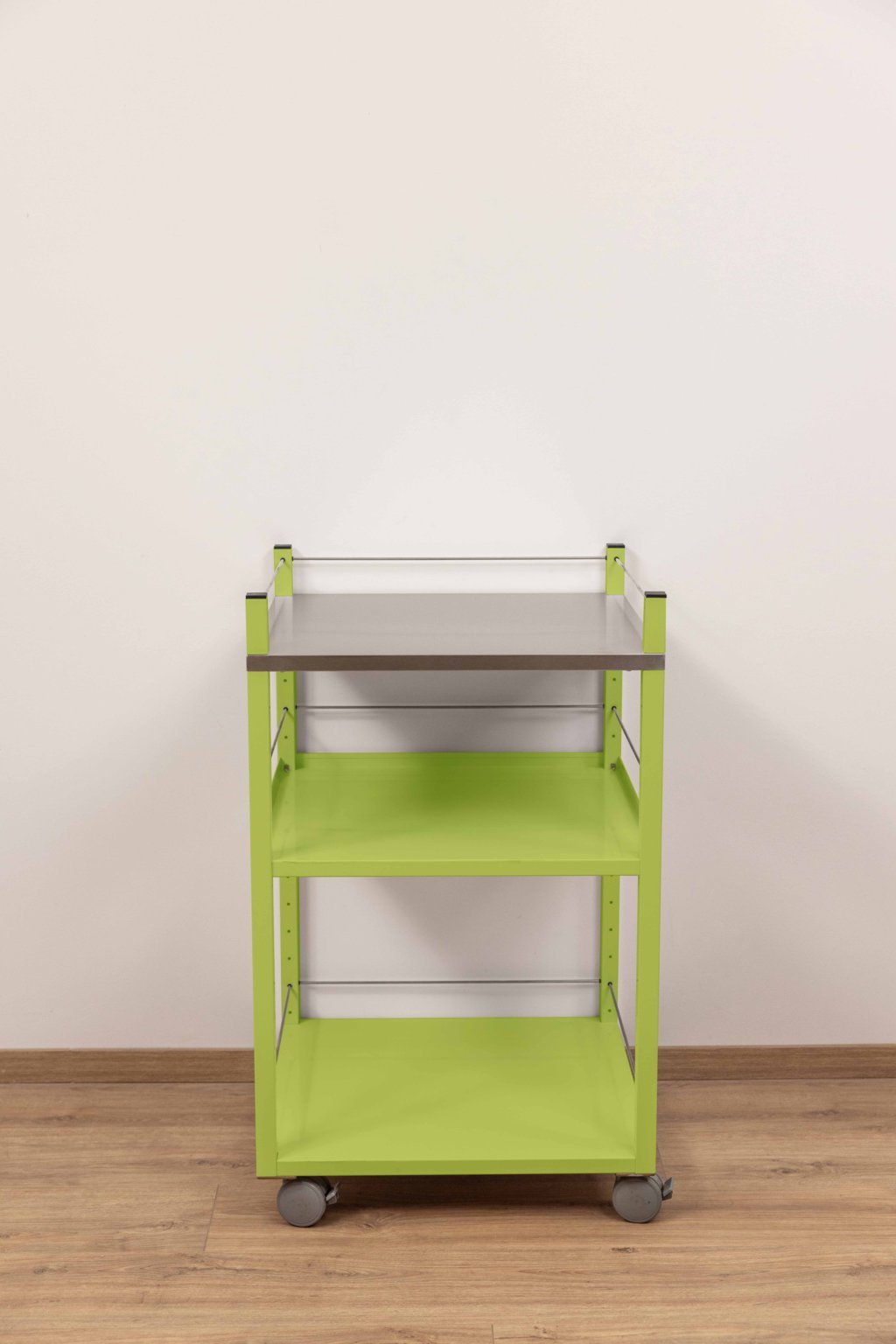 SW 60 R - Carrello in acciaio con bordo e  ruote